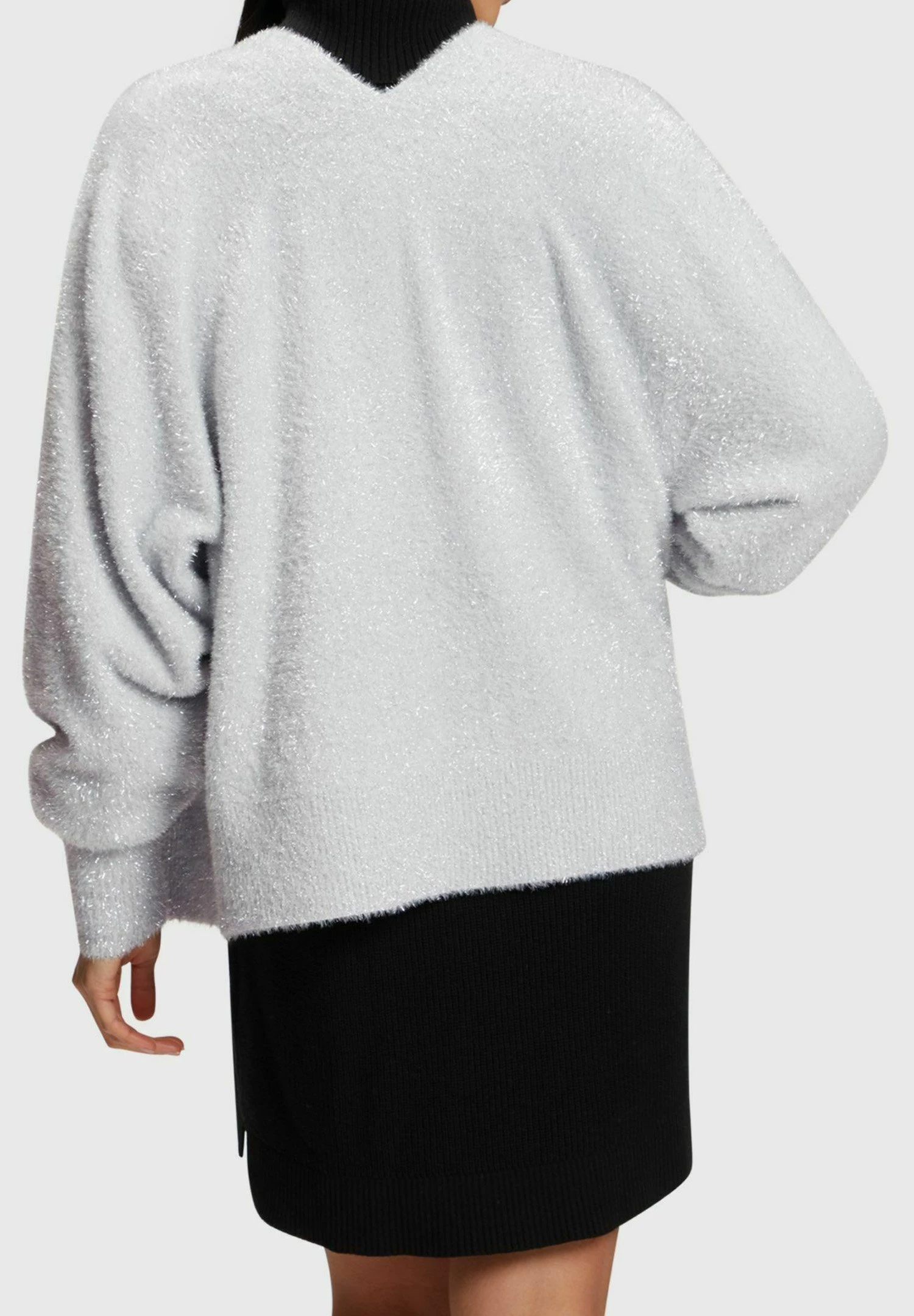 ESPRIT Flauschiger Oversize In Metallic-Optik - Cardigan - Silver 2 ESPRIT Flauschiger Oversize In Metallic-Optik - Cardigan - Silver - Image 2