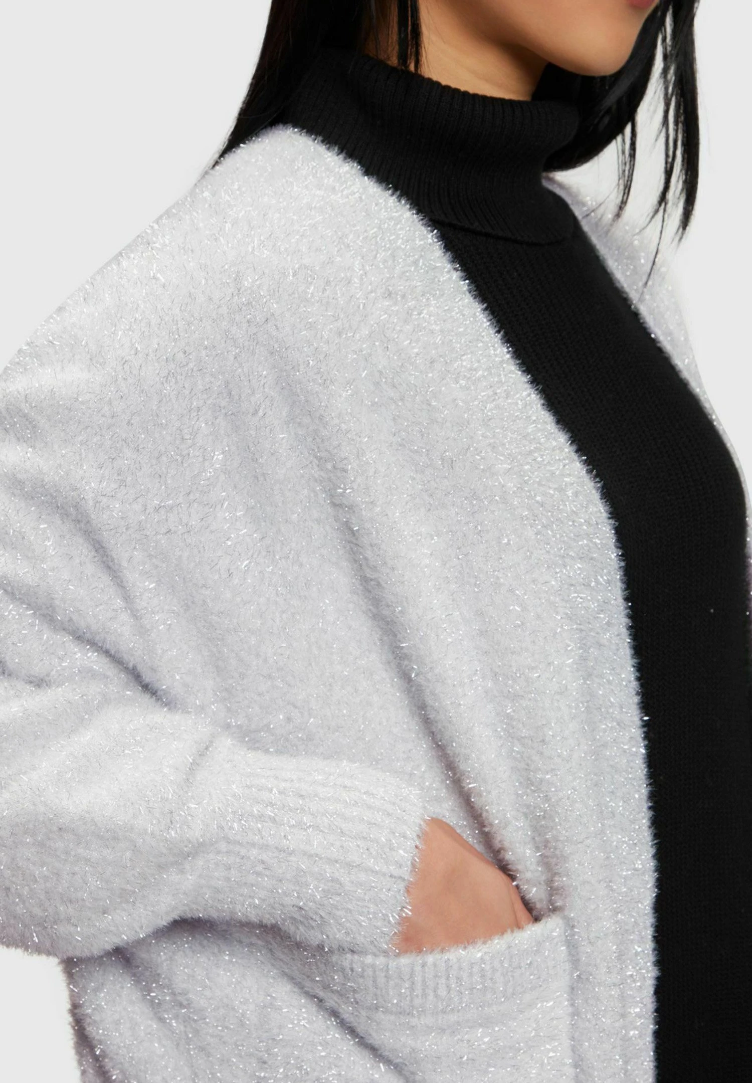 ESPRIT Flauschiger Oversize In Metallic-Optik - Cardigan - Silver 3 ESPRIT Flauschiger Oversize In Metallic-Optik - Cardigan - Silver - Image 3