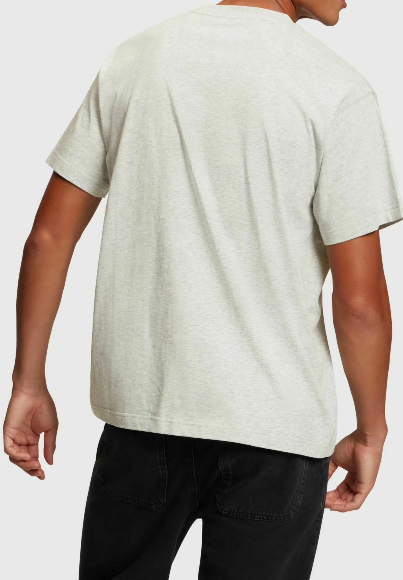 ESPRIT Yagi Archive Mit Logo Und Rundhalsausschnitt - Basic T-Shirt - Light Grey New 2 ESPRIT Yagi Archive Mit Logo Und Rundhalsausschnitt - Basic T-Shirt - Light Grey New - Image 2