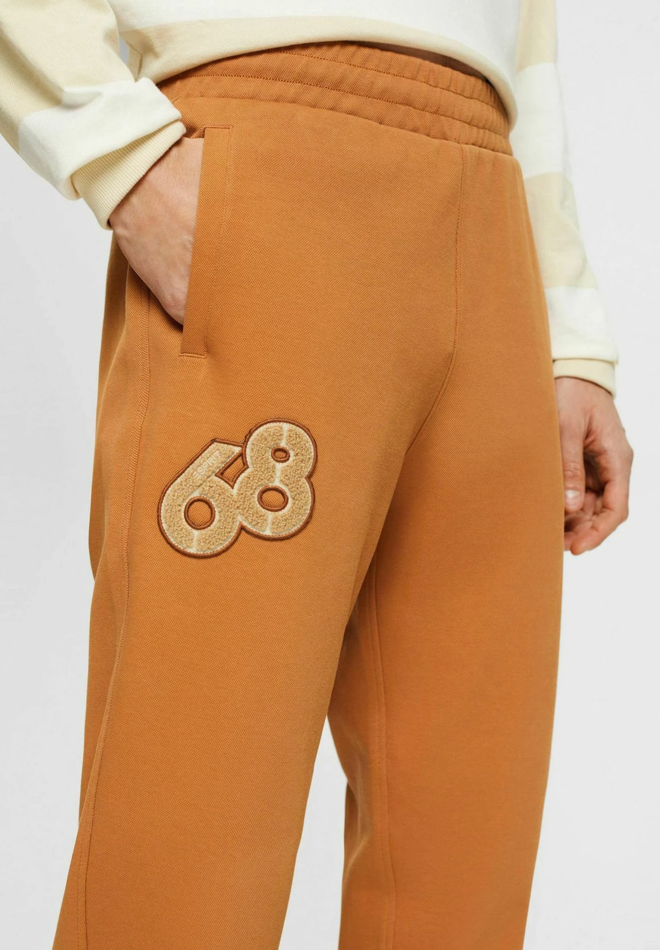ESPRIT Style Mit Delfinlogoaufnäher - Tracksuit Bottoms - Caramel 4 ESPRIT Style Mit Delfinlogoaufnäher - Tracksuit Bottoms - Caramel - Image 4