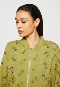 Edc By Esprit Bomber Jacket - Pistachio Green -Esprit Sales Store 37fdcdafec804677b0ba98c18318c9d4