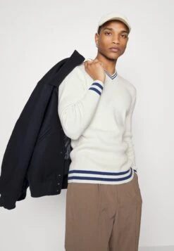 ESPRIT Jumper - Off White -Esprit Sales Store 3999e821b08a47ca8b046103a84cd49b