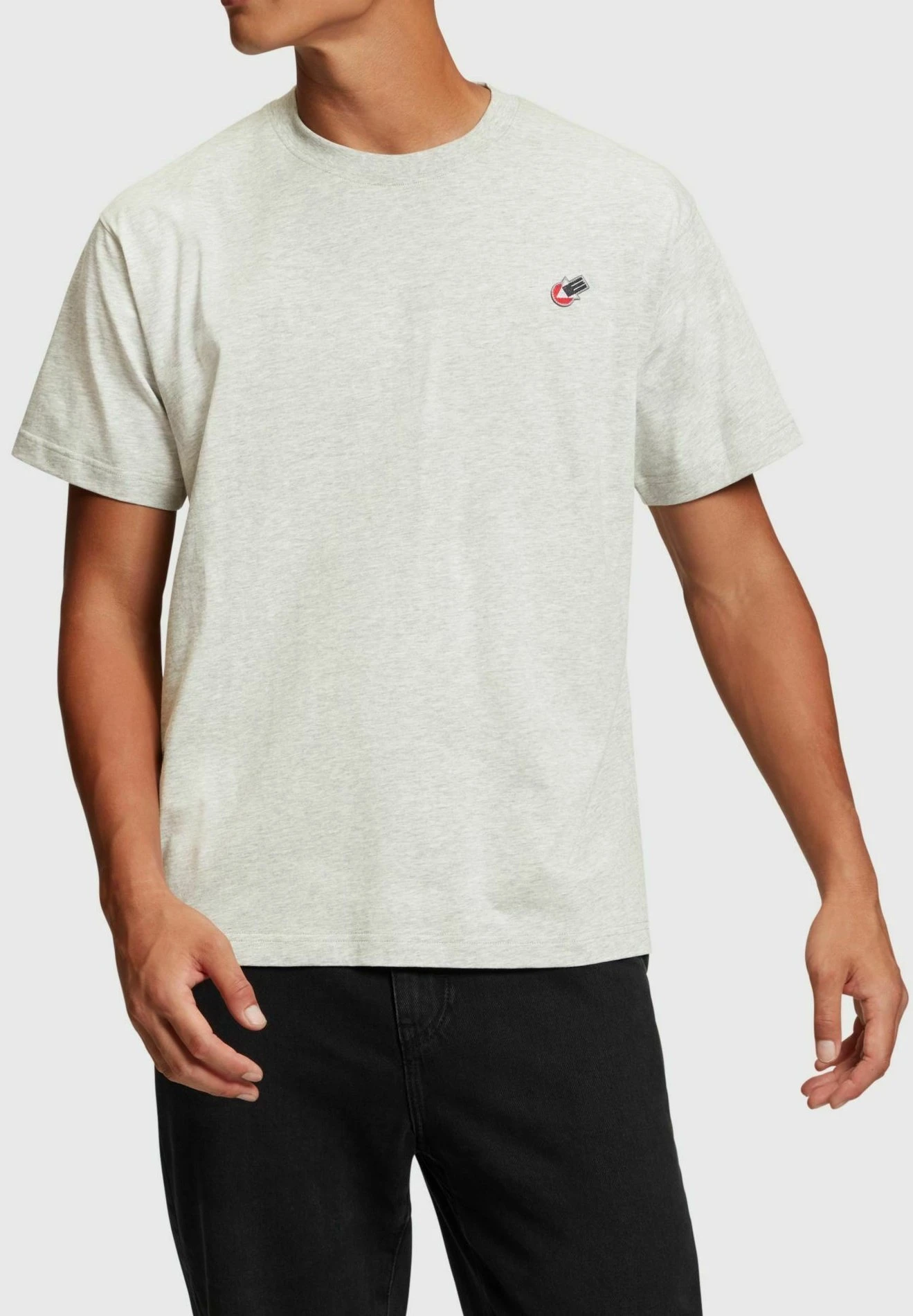 ESPRIT Yagi Archive Mit Logo Und Rundhalsausschnitt - Basic T-Shirt - Light Grey New 1 ESPRIT Yagi Archive Mit Logo Und Rundhalsausschnitt - Basic T-Shirt - Light Grey New