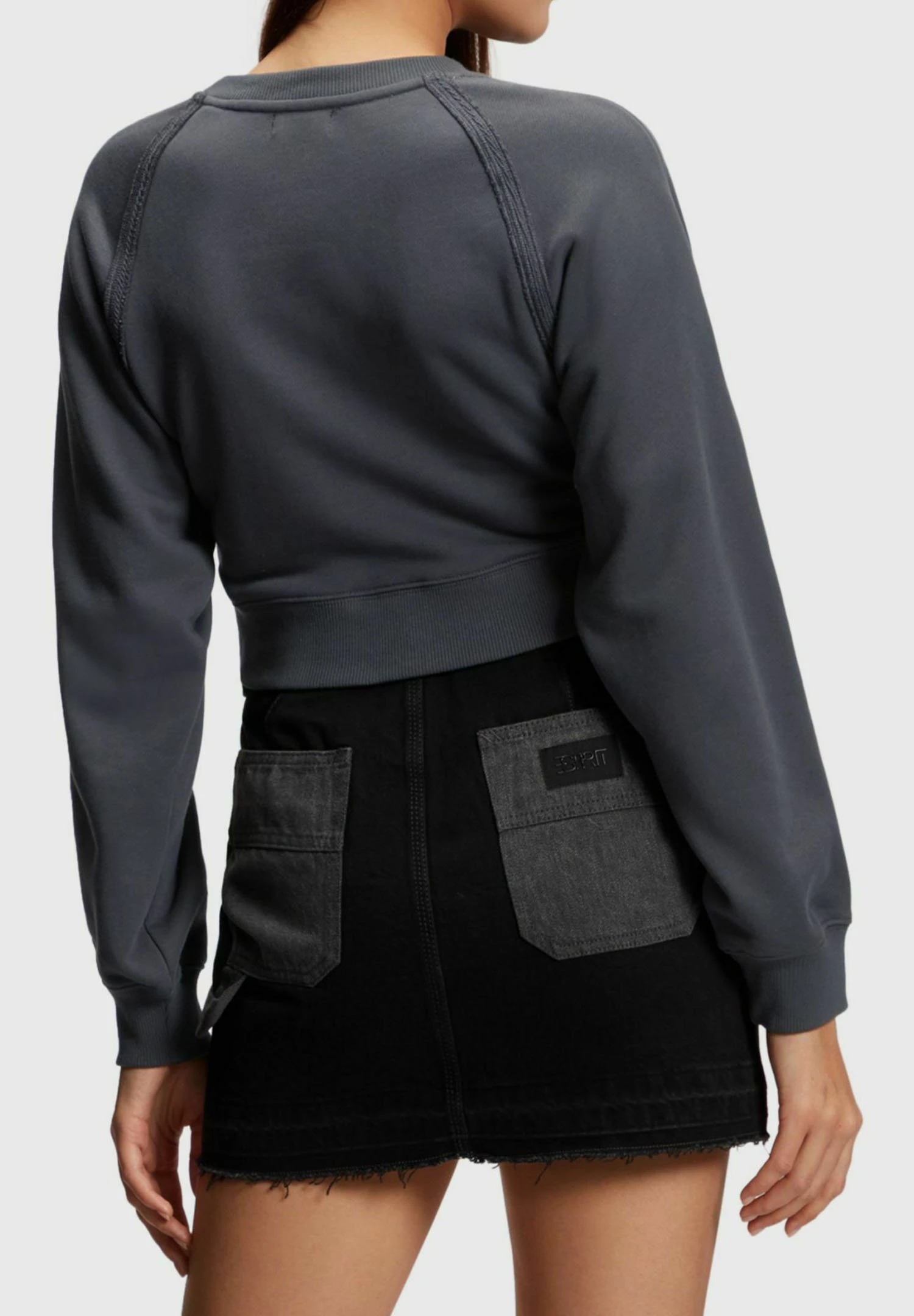 ESPRIT Cropped In Garment Dye - Sweatshirt - Dark Grey 2 ESPRIT Cropped In Garment Dye - Sweatshirt - Dark Grey - Image 2