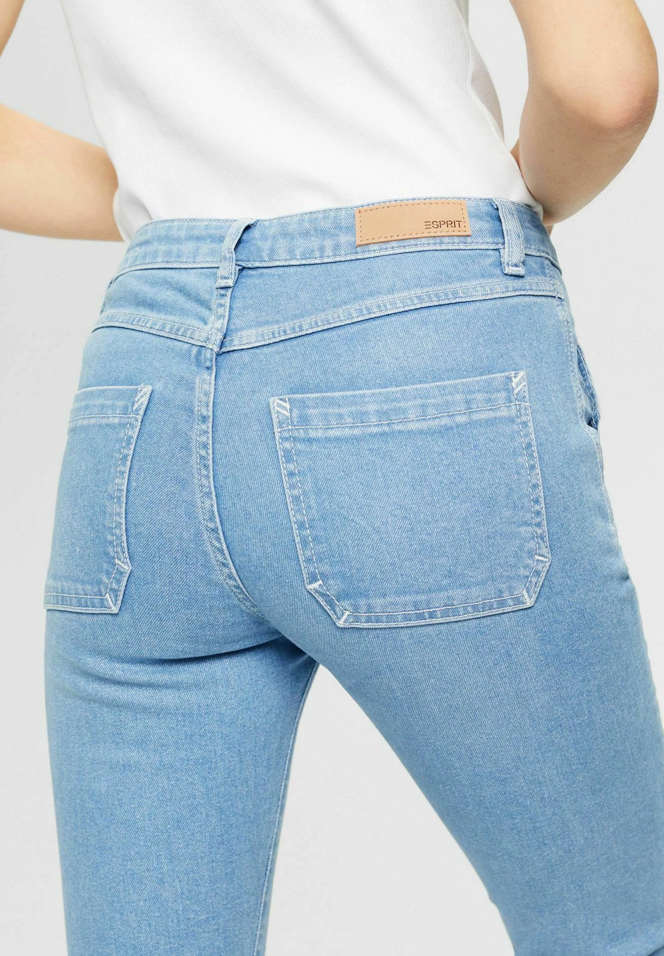 ESPRIT High-Rise - Slim Fit Jeans - Blue Light Washed 5 ESPRIT High-Rise - Slim Fit Jeans - Blue Light Washed - Image 5