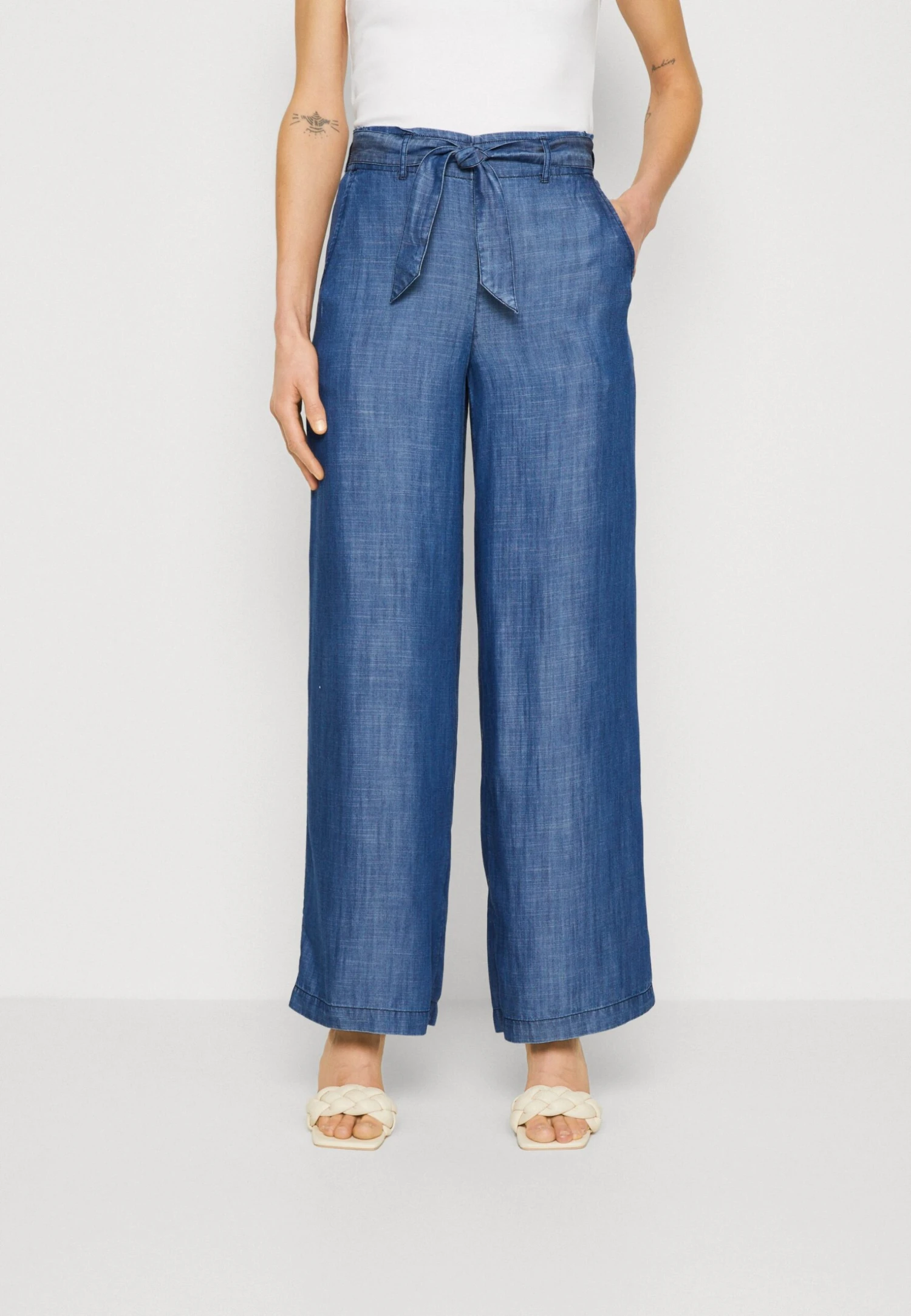 ESPRIT Wide Leg - Trousers - Blue Medium Wash 1 ESPRIT Wide Leg - Trousers - Blue Medium Wash