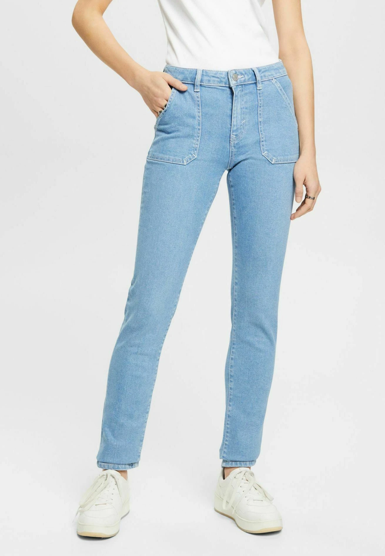 ESPRIT High-Rise - Slim Fit Jeans - Blue Light Washed 1 ESPRIT High-Rise - Slim Fit Jeans - Blue Light Washed