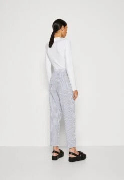 ESPRIT Seersucker - Tracksuit Bottoms - Navy 8 ESPRIT Seersucker - Tracksuit Bottoms - Navy -Esprit Sales Store 633b1370f9b5481b822ab48f3ed5ecf1