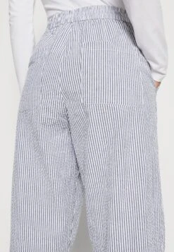 ESPRIT Seersucker - Tracksuit Bottoms - Navy 10 ESPRIT Seersucker - Tracksuit Bottoms - Navy -Esprit Sales Store 63787c2e970c4e1b87743c5b5246efc1