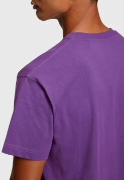 ESPRIT Mit Beflocktem Logo-Aufnäher - Print T-Shirt - Dark Purple -Esprit Sales Store 6da5917def6142c0af94610438699f95