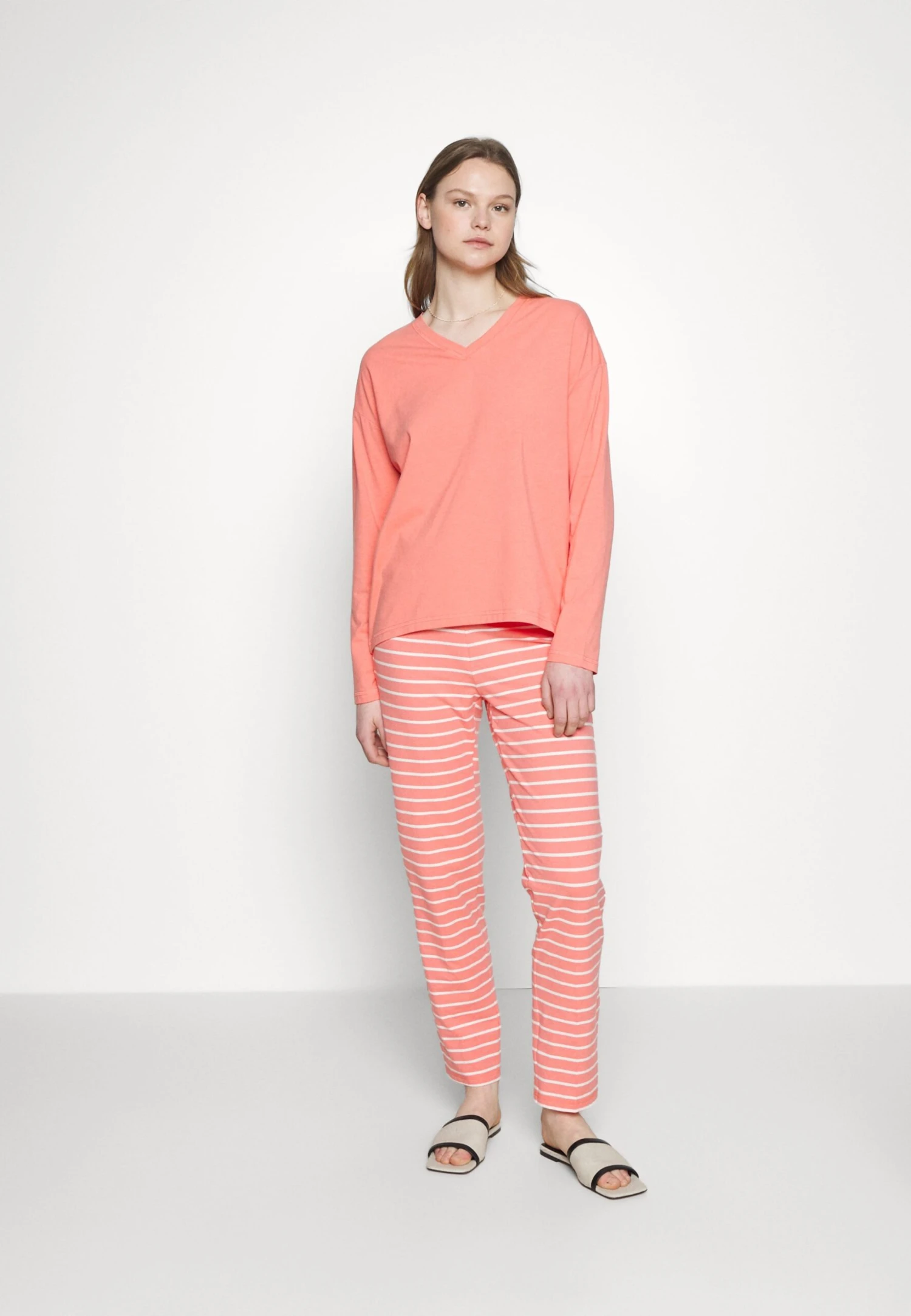 ESPRIT Y D Sus Mel Long Leg Long Sleeve - Pyjama Set - Coral 2 ESPRIT Y D Sus Mel Long Leg Long Sleeve - Pyjama Set - Coral - Image 2