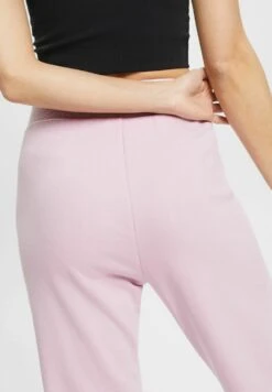 In Cropped-Länge - Tracksuit Bottoms - Lilac 12 In Cropped-Länge - Tracksuit Bottoms - Lilac -Esprit Sales Store 7914013eeb0649888fa78f71dcd85db1