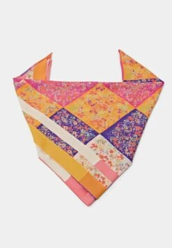 ESPRIT Quadratisches Mit Blumenmuster - Scarf - Pink -Esprit Sales Store 7b748d9aef2944f1ac33673cf754fb60