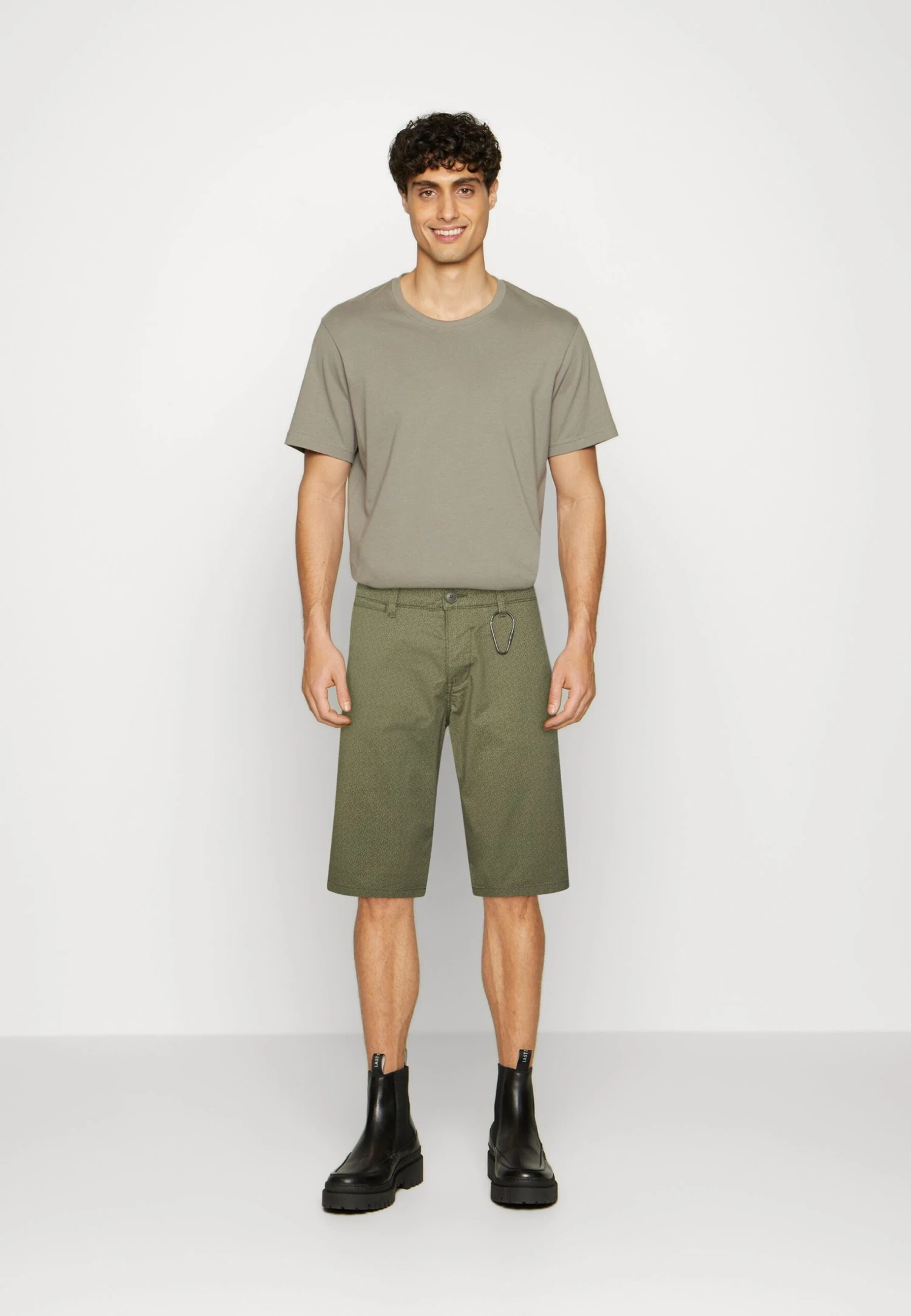 ESPRIT Core- Shorts - Olive 2 ESPRIT Core- Shorts - Olive - Image 2