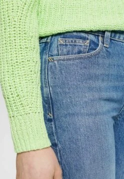 ESPRIT Mit Mittlerer Bundhöhe - Slim Fit Jeans - Blue Light Washed 13 ESPRIT Mit Mittlerer Bundhöhe - Slim Fit Jeans - Blue Light Washed -Esprit Sales Store b06f04e071ee450984d04b4cf942a774