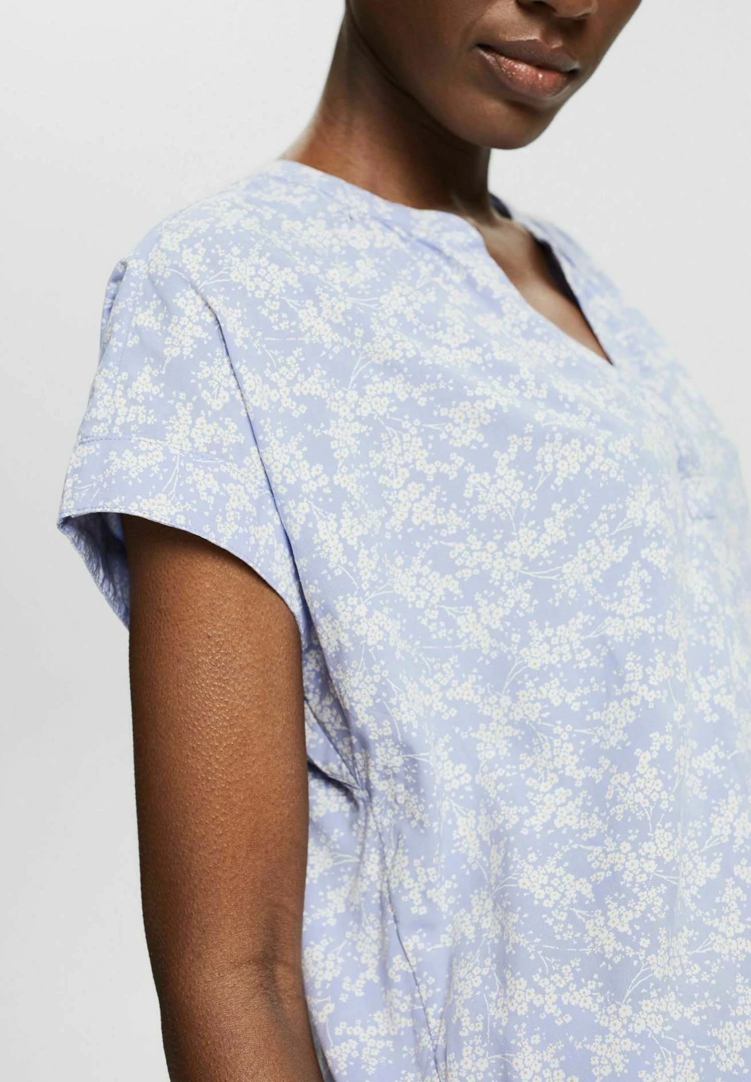 ESPRIT Aop- Blouse - Light Blue Lavender 4 ESPRIT Aop- Blouse - Light Blue Lavender - Image 4