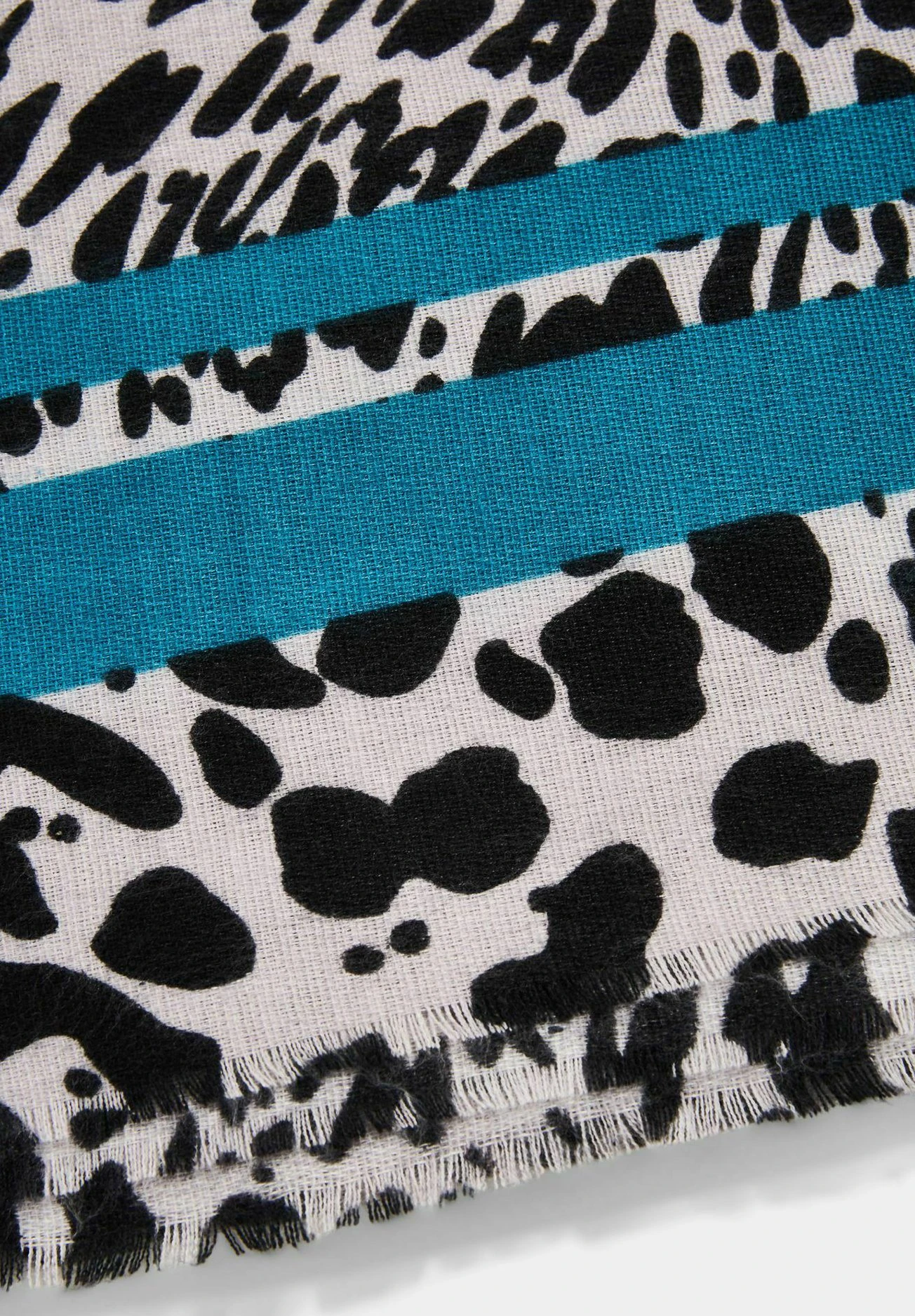 ESPRIT Scarf - Medium Grey 4 ESPRIT Scarf - Medium Grey - Image 4