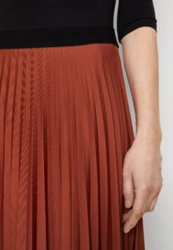 ESPRIT Plissee Skirt - Pleated Skirt - Rust Brown -Esprit Sales Store c3708dddb7c6442daf18b290012e4395