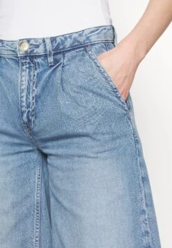 ESPRIT Clt Mr Culotte - Flared Jeans - Blue Light Wash -Esprit Sales Store c9a38d7b73f34989b882a87f13ae3550