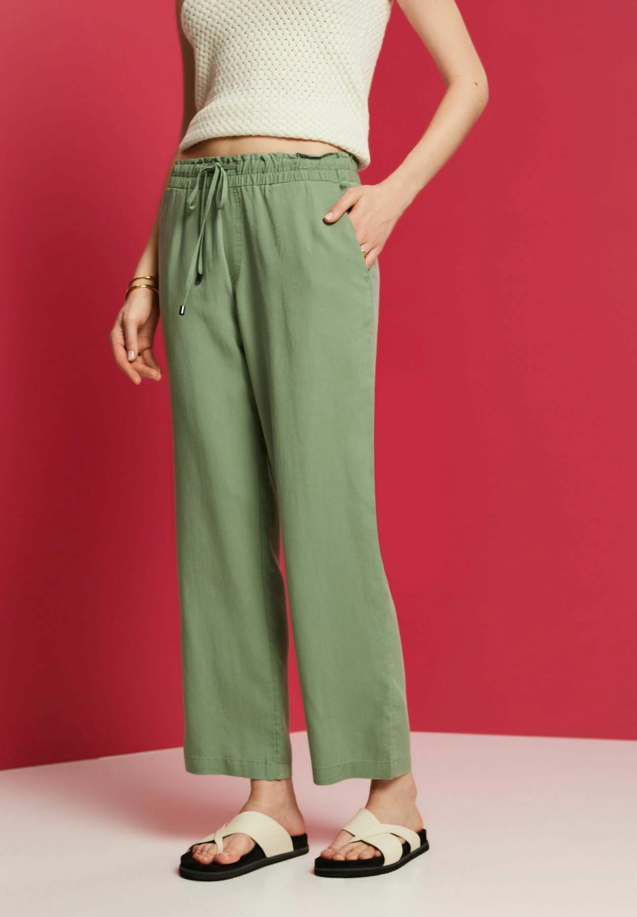 Edc By Esprit Shiny - Trousers - Pale Khaki 4 Edc By Esprit Shiny - Trousers - Pale Khaki - Image 4