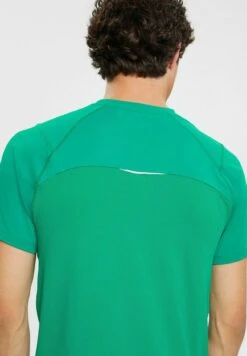 Basic T-Shirt - Green -Esprit Sales Store de1fd68ac880459aacb714a34164eb42