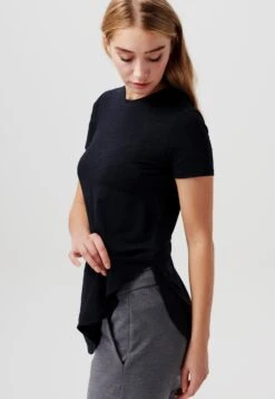 Basic T-Shirt - Basic T-Shirt 12 Basic T-Shirt - Basic T-Shirt -Esprit Sales Store e4749195bd9b4325b595fb254620f881