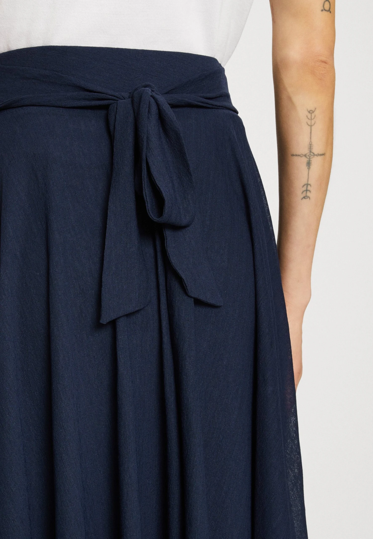 ESPRIT Long Skirt- Pleated Skirt - Navy 6 ESPRIT Long Skirt- Pleated Skirt - Navy - Image 6