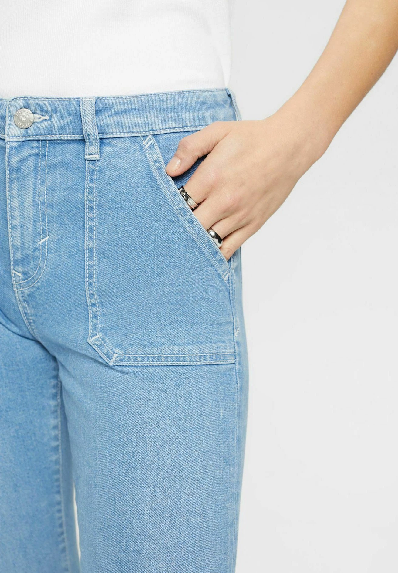 ESPRIT High-Rise - Slim Fit Jeans - Blue Light Washed 4 ESPRIT High-Rise - Slim Fit Jeans - Blue Light Washed - Image 4