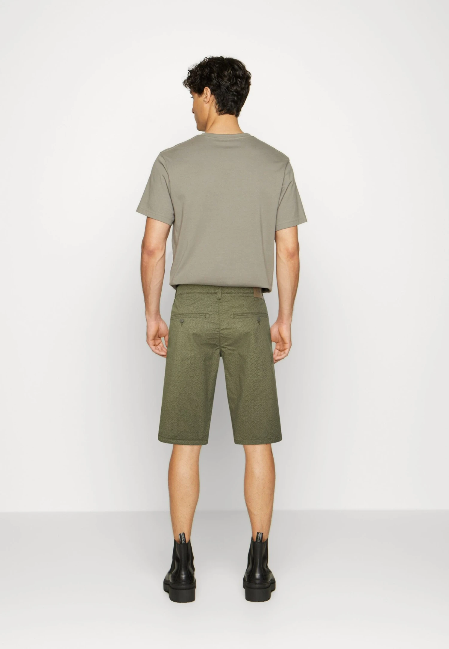 ESPRIT Core- Shorts - Olive 3 ESPRIT Core- Shorts - Olive - Image 3