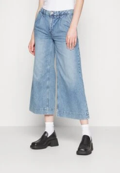 ESPRIT Clt Mr Culotte - Flared Jeans - Blue Light Wash -Esprit Sales Store f14179e4c3a84538abedf9606ca24851
