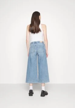 ESPRIT Clt Mr Culotte - Flared Jeans - Blue Light Wash -Esprit Sales Store faa1264f770149b99627dde3b1692958